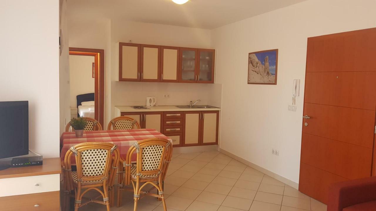 Apartments Biba Novalja Exterior photo